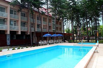 Hotel Korona medencéje - üdülés a Balaton partján