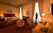 Mercure Hotel Magyar Király - szállás Székesfehérváron, szép tágas apartman a Hotel Magyar Király szállodában Székesfehérváron