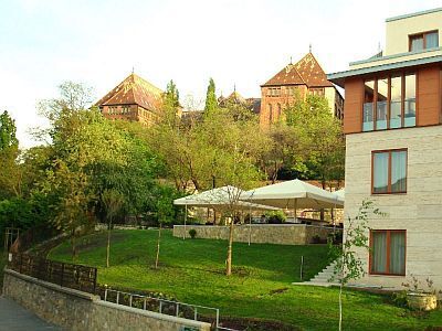 Castle Garden Hotel a Várnegyedben közel a Szél Kálmán térhez és a Déli pályaudvarhoz