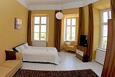 Hotel és szállás Pápán - Hotel Arany Griff szálloda szabad kétágyas szobája