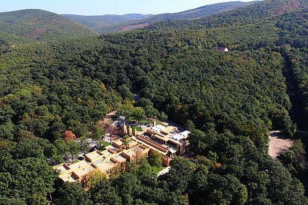 Hotel Bambara Felsőtárkányon a Bükk hegységben panorámás luxus szobákkal romantikus hétvégére