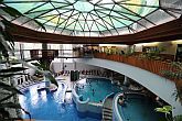 Wellness Hotel Mendan medencéje Zalakaroson - wellness szolgáltatással wellness hétvégére