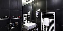 Auris Hotel Szeged centrumában szép fürdőszobával