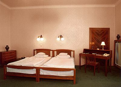 Hotel Gellért Budapest, szabad kétágyas standard szoba - Gellért szálloda a Szabadság hídnál a Gellérthegy lábánál