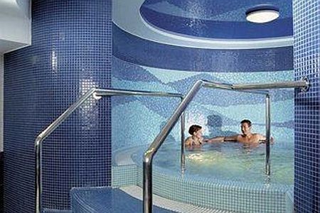 Novotel Centrum Budapest jacuzzija szállóvendégek részére